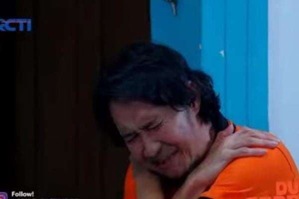 Sinopsis Dunia Terbalik 13 April 2022: Akum Terharu Idoy Sembuh Sinopsis Dunia Terbalik 13 April 2022: Akum Terharu Idoy Sembuh