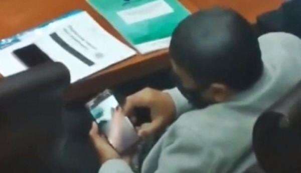 PDIP Bela Anggotanya yang Ketahuan Nonton Video Porno: Buka WA, Isinya Itu, Cret! PDIP Bela Anggotanya yang Ketahuan Nonton Video Porno: Buka WA, Isinya Itu, Cret!