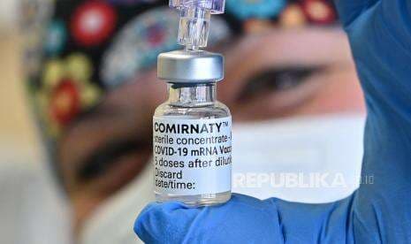 Riset: Vaksin Kurangi Separuh Kematian Covid-19 Italia