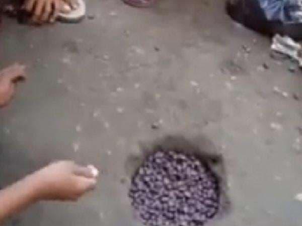 Melihat Permainan Tradisional Tolang Bagek Melihat Permainan Tradisional Tolang Bagek