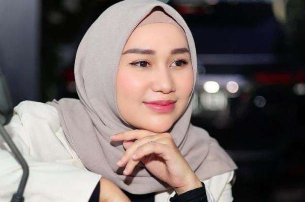 Putra Siregar Beri Amanah ke Istri, Septia Yetri Opani Bagi-Bagi THR ke Ojol dan Pedagang Putra Siregar Beri Amanah ke Istri, Septia Yetri Opani Bagi-Bagi THR ke Ojol dan Pedagang
