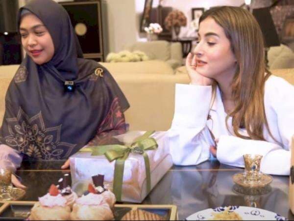 Kelakuan Ria Ricis Berkunjung ke Rumah Tasya Farasya, Angkut Semua Makanan & Barang-barang Kelakuan Ria Ricis Berkunjung ke Rumah Tasya Farasya, Angkut Semua Makanan & Barang-barang