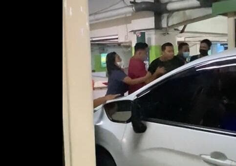 Viral Karcis Parkir Hilang, Pengemudi Mobil Pukul Penjaga Parkir Mal JCM