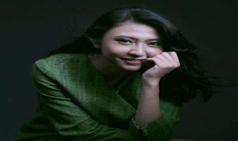 Ketika Aktris Eka Nusa Pertiwi Sembuh dari Penyakit karena Al-Quran Ketika Aktris Eka Nusa Pertiwi Sembuh dari Penyakit karena Al-Quran