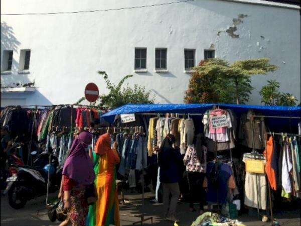 Pasar Pagi Tugu Pahlawan, Surganya Pecinta Thrifting di Surabaya Pasar Pagi Tugu Pahlawan, Surganya Pecinta Thrifting di Surabaya