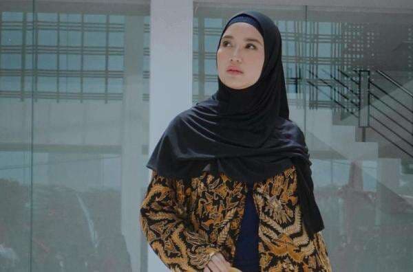 5 Fakta Chacha Frederica Mualaf yang Paling Mengejutkan: Aku Bingung Siapa Allah dan Yesus 5 Fakta Chacha Frederica Mualaf yang Paling Mengejutkan: Aku Bingung Siapa Allah dan Yesus