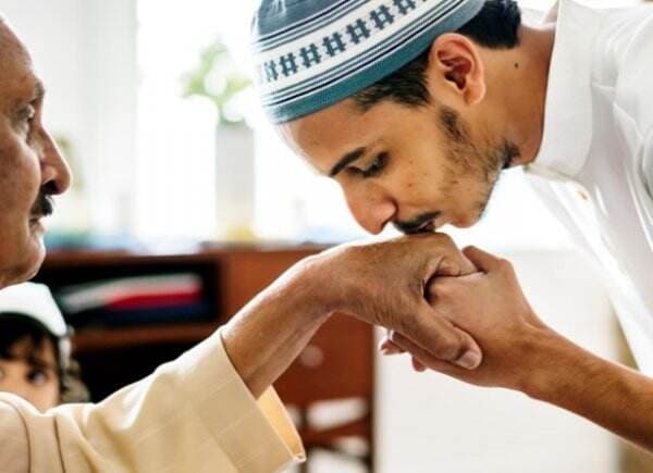 4 Keutamaan Berbuat Baik di Bulan Ramadan Beserta Balasan Pahalanya