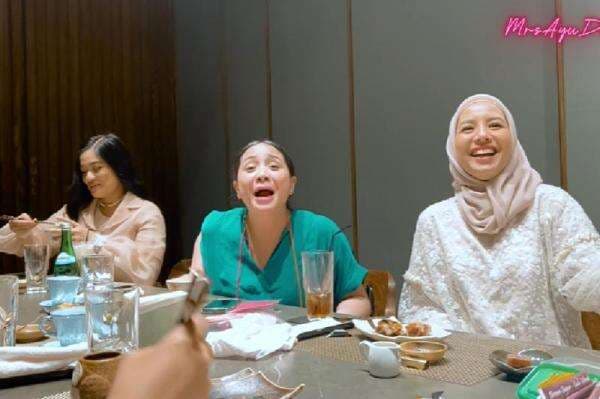 Nagita Slavina Bukber Bareng Geng Artis Disuruh Bayarin Dulu, Netizen: Sama Kaya Aku, Bedanya Mereka Versi Sultan Nagita Slavina Bukber Bareng Geng Artis Disuruh Bayarin Dulu, Netizen: Sama Kaya Aku, Bedanya Mereka Versi Sultan