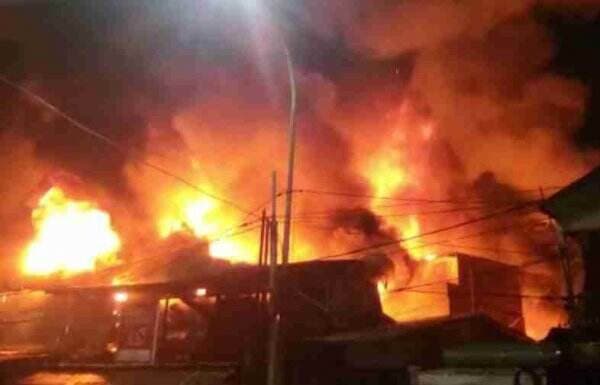 Si Jago Merah Mengamuk, Sebanyak 400 Bangunan Ludes Terbakar di Pasar Gembrong