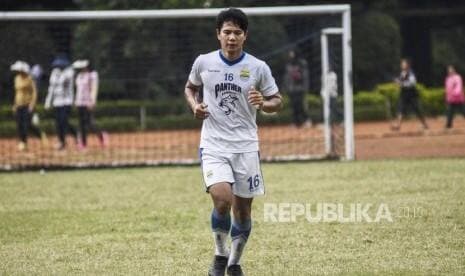 Achmad Jufriyanto Berambisi Bawa Persib Bandung Raih Prestasi Tinggi