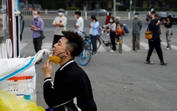 Beijing Tes Covid Besar-besaran Khawatir Lockdown Ketat, Warga China Panic Buying