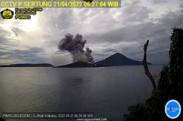 Gunung Anak Krakatau Siaga 3, BMKG Perkuat Jaringan Komunikasi di Area Blank Spot