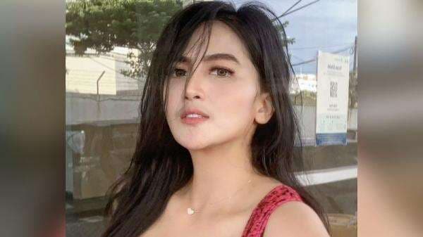 Diana Dee Starlight Seksi Menggoda Pakai Tanktop Merah, Netizen: Bikin Merinding <i>Gaeess</i> Diana Dee Starlight Seksi Menggoda Pakai Tanktop Merah, Netizen: Bikin Merinding <i>Gaeess</i>