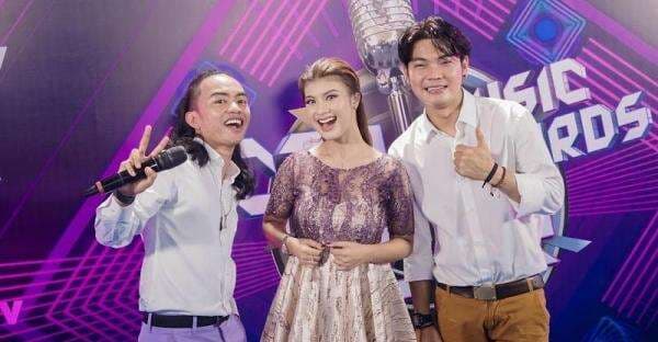 Tri Suaka Diolok Netizen, Rider Manggung dan Attitude Dibandingkan dengan Sheila On 7 Tri Suaka Diolok Netizen, Rider Manggung dan Attitude Dibandingkan dengan Sheila On 7