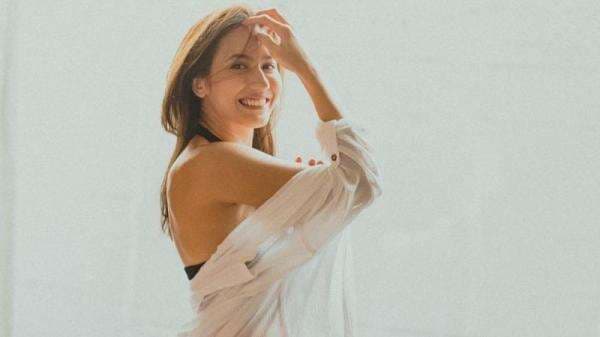 Cantiknya Pevita Pearce Pakai Kemeja Menerawang Sampai Bra Terlihat, Netizen Auto Meleyot! Cantiknya Pevita Pearce Pakai Kemeja Menerawang Sampai Bra Terlihat, Netizen Auto Meleyot!