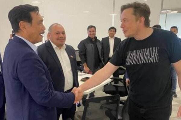 Elon Musk Tampil Santai Pakai Kaus saat Bertemu Menteri Luhut, Ternyata Segini Harganya