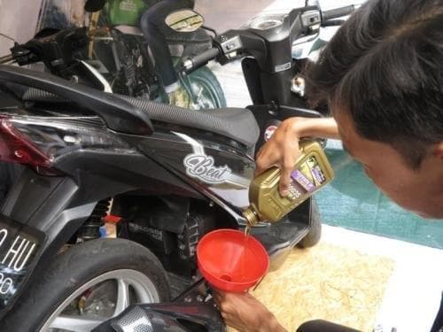 4 Rekomendasi Oli Motor Terbaik untuk Perjalanan Jauh, Cocok Digunakan saat Mudik Lebaran 4 Rekomendasi Oli Motor Terbaik untuk Perjalanan Jauh, Cocok Digunakan saat Mudik Lebaran