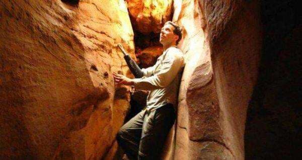 Aron Ralston, Terperosok Ke Celah Tebing Dan Mengamputasi Tangan Sendiri Untuk Terbebas Dari Batu Yang Menghimpit! Aron Ralston, Terperosok Ke Celah Tebing Dan Mengamputasi Tangan Sendiri Untuk Terbebas Dari Batu Yang Menghimpit!