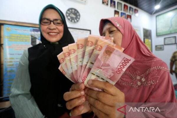 4.206 Keluarga Fakir Miskin di Banda Aceh Terima Zakat Konsumtif Baitul Mal