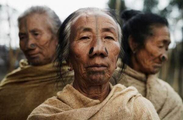 Aneh Tapi Nyata! Wanita di Suku Ini Menutup Lubang Hidung Karena Dianggap Terlalu Cantik,  Ini Dia 3 Tradisi Standar Kecantikan Paling Mengerikan di..