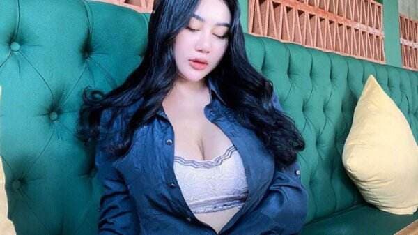 Pose Pamela Safitri di Depan Cermin kelewat Hot Bikin Waswas, Netizen: Duh Nanggung