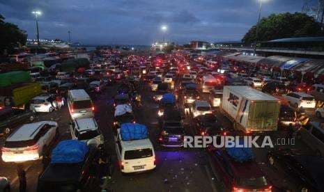Bagaimana Pemerintah Tampak Luput Mengantisipasi Dini Kemacetan di Pelabuhan Merak