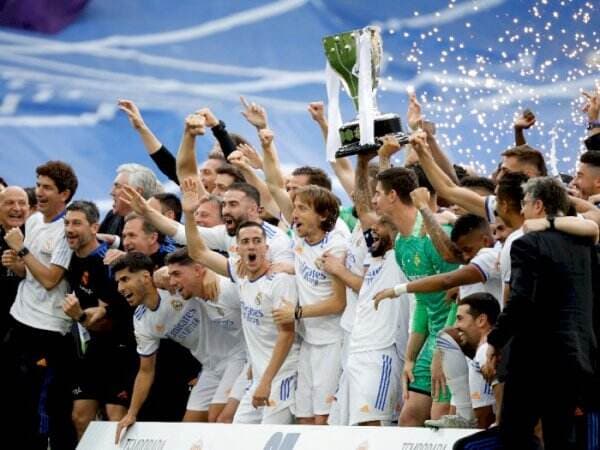 Potret Momen Kemeriahan Real Madrid Rayakan Juara Liga Spanyol 2021/22