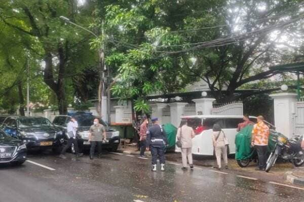 Berlebaran ke Rumah Megawati, Prabowo Disambut Hasto dan Tjahjo Kumolo