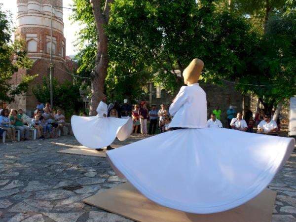 Nonton Tarian Sufi di Masjid Ini, Suasananya Mistis Banget! Nonton Tarian Sufi di Masjid Ini, Suasananya Mistis Banget!