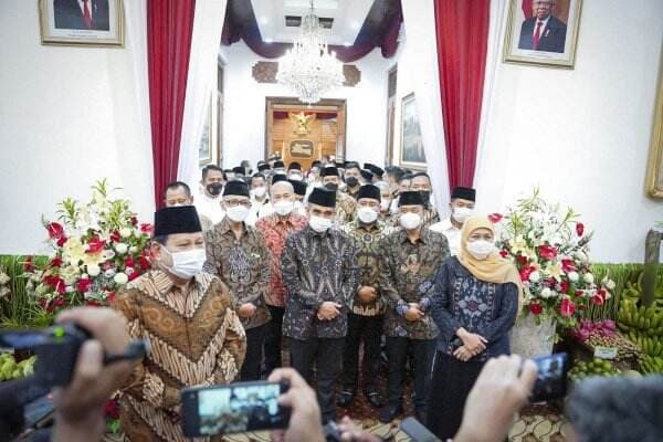 Lebaran Hari Kedua, Prabowo Subianto Temui Khofifah di Surabaya