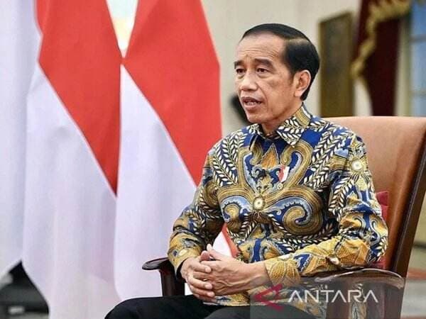 Mujahid 212 Sebut Jokowi Mulai Dekati 3 Bakal Capres 2024