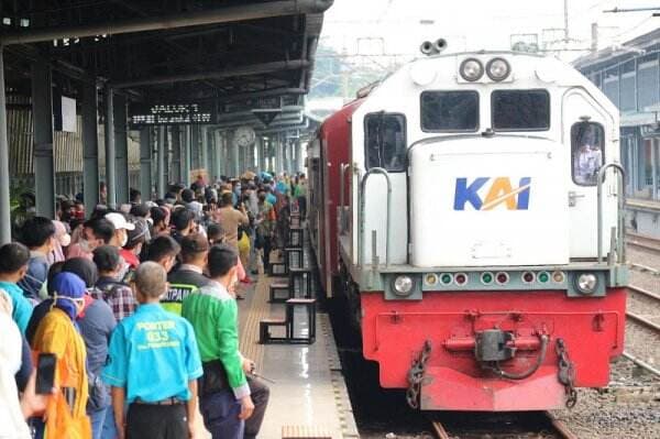 39.300 Pemudik dengan Kereta Api Kembali ke Jakarta Hari Ini