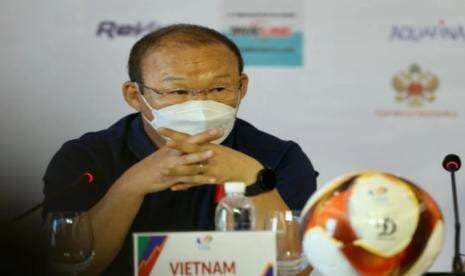 Media Vietnam: Asisten Shin Tae Yong Muncul di Jumpa Pers Pelatih Vietnam