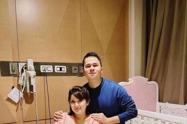 Handika Pratama dan Rosiana Dewi Dikaruniai Anak Pertama, Intip Nama Lengkapnya Handika Pratama dan Rosiana Dewi Dikaruniai Anak Pertama, Intip Nama Lengkapnya