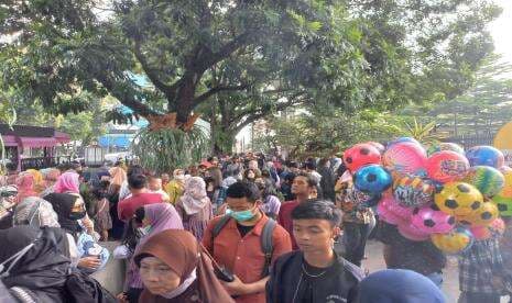 Pengunjung Nyampah, Taman Alun-alun Bandung Ditutup Sementara