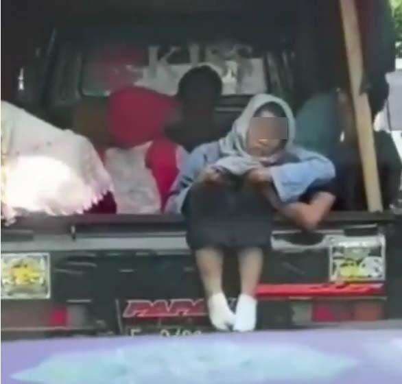 Viral, Sejoli Diduga Mesum di Atas Pikap Saat Terjebak Macet Viral, Sejoli Diduga Mesum di Atas Pikap Saat Terjebak Macet