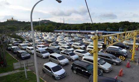 Ribuan Kendaraan Padati Pelabuhan Bakauheni