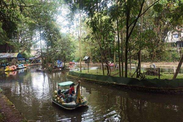 Referensi Wisata Lebaran, Naik Perahu di Zoo Bandung Referensi Wisata Lebaran, Naik Perahu di Zoo Bandung