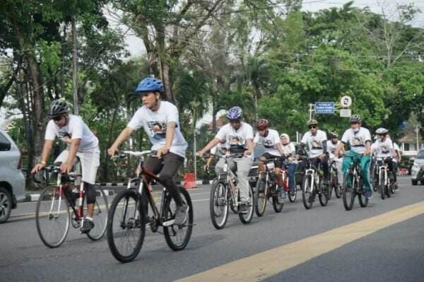 Lanjutkan Manuver Politik Sobat Erick Bersepeda Keliling Kota Medan