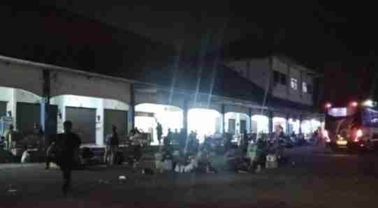 Bus Terlambat Datang, Ratusan Penumpang Tujuan Jakarta Telantar di Terminal Kudus