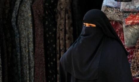 Taliban Kembali Wajibkan Burqa Bagi Wanita di Afghanistan