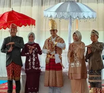 Digelari Tuan Penata Negarou, Anies Doakan Umar Ahmad Bisa Memimpin Lampung