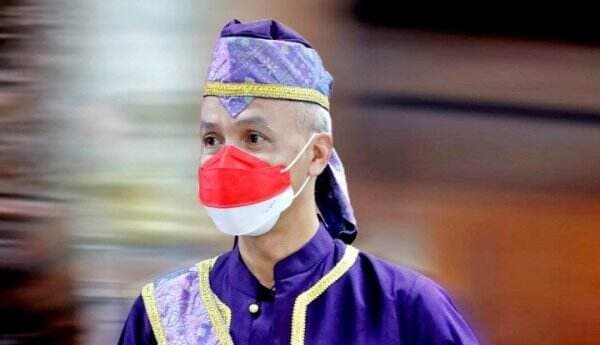 Ganjar Pranowo Kunjungi Istana Tamalate Makassar, Disambut Prajurit dan Pakai Patonro