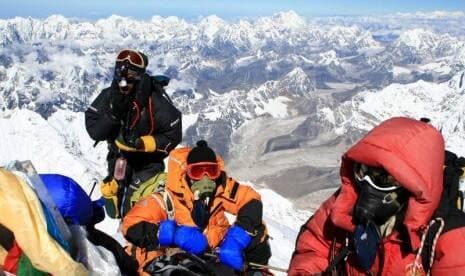 Pecahkan Rekor, Sherpa Nepal Mendaki Gunung Everest 26 Kali