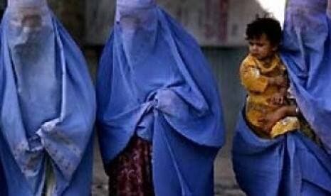 Taliban Perintahkan Wanita Afghanistan Pakai Burqa di Ruang Publik