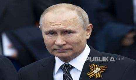 Sanksi Eropa Sasar Pacar Putin, Siapa Dia?