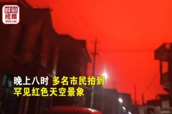 Seramnya Langit di China Berwarna Merah Darah, Ada Apa?