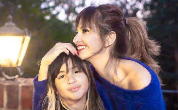 So Sweet, Nia Ramadhani Dapatkan Bunga dan Cokelat di Momen Mother`s Day So Sweet, Nia Ramadhani Dapatkan Bunga dan Cokelat di Momen Mother`s Day