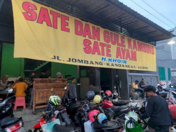 Terlalu Laris! Sehari Warung Sate Ini Habiskan Lima Ekor Kambing, Apa Rahasianya? Terlalu Laris! Sehari Warung Sate Ini Habiskan Lima Ekor Kambing, Apa Rahasianya?