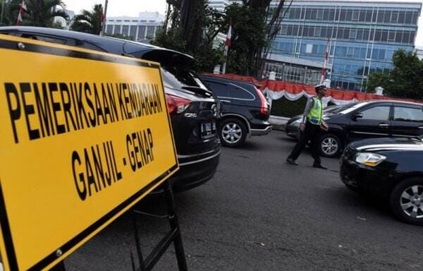 Ganjil-Genap Diterapkan di 13 Ruas Jalan DKI Jakarta Hari Ini
